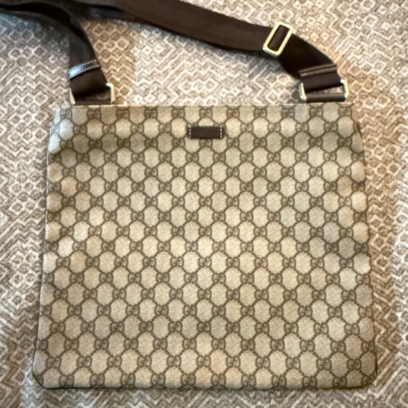 🛵🤎Authentic Gucci Leather Shoulder Bag, Condition: 9.5/10 - Picture 5 of 7